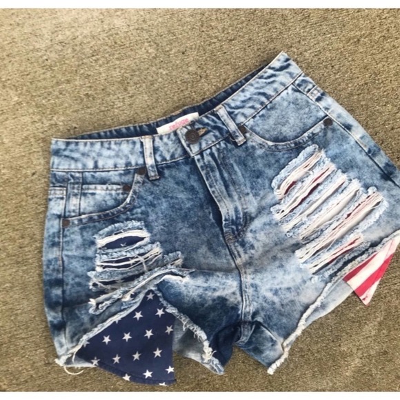 Refuge, Distressed denim shorts   size 2 - Picture 4 of 10